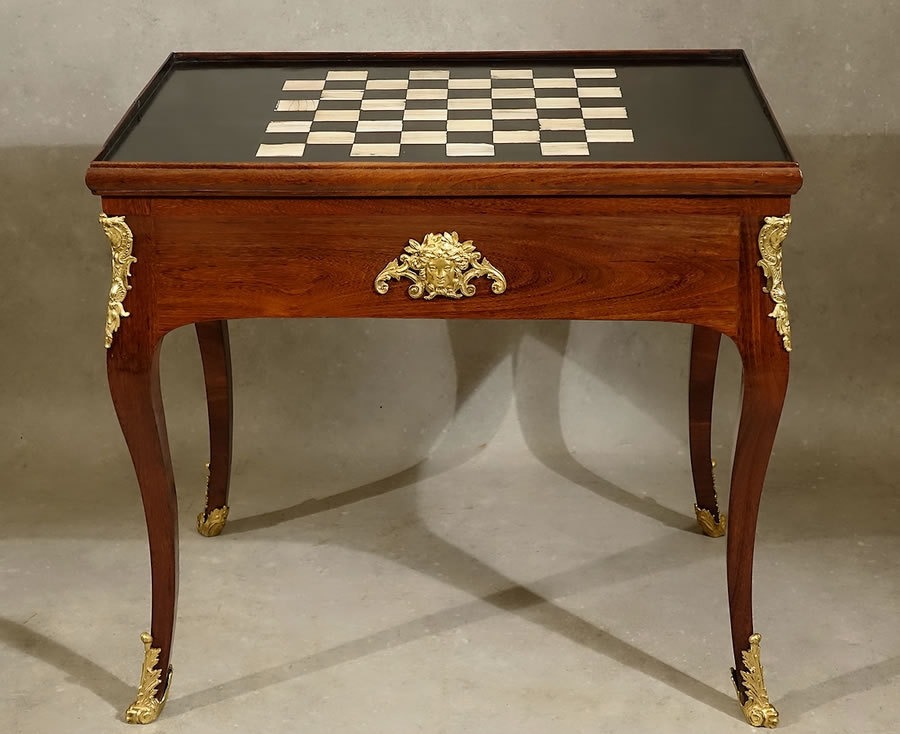 Table à jeu  de trictrac en amarante XVIIIe siècle de Francois Lieutaud